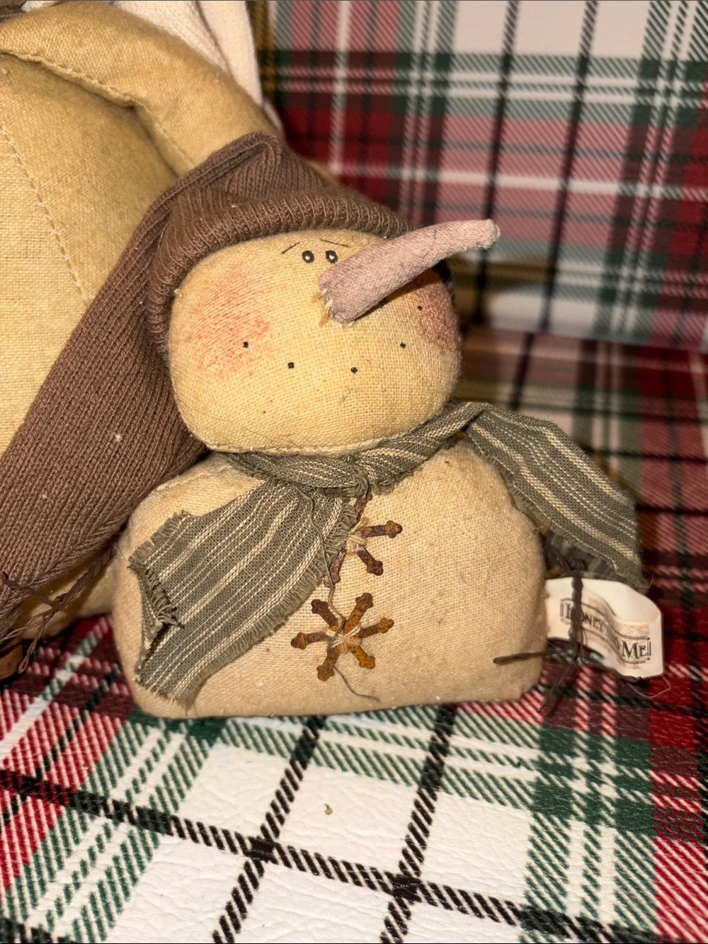 Honey & Me Rustic Primitive Snowman Holiday Plush with Hat & Carrot Nose Bundle
